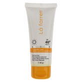 کرم ضد آفتاب بدون رنگ لافارر SPF 40 مدل مینرال حاوی محافظ UVA و UVB و PA+++مناسب پوستهای حساس حجم 40 میلیلیتر